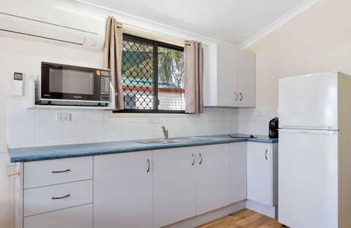 Emu Park Cabin | Tasman Holiday Parks - Fisherman's Beach