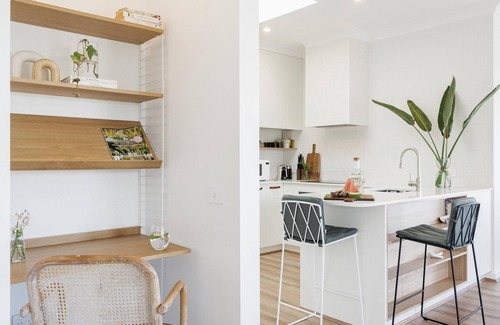 Safety Beach House | Tassells Beach House - Hop, skip & a dog walk to the beach