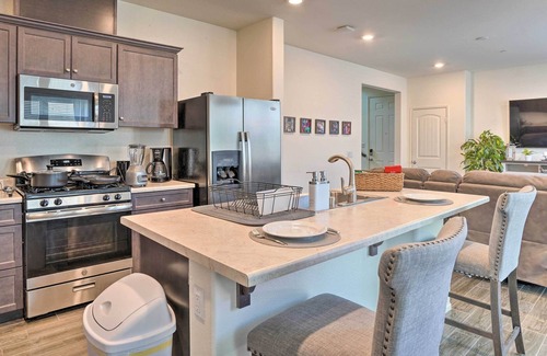 Menifee House | Tasteful Menifee Home: Patio, By Theme Parks!
