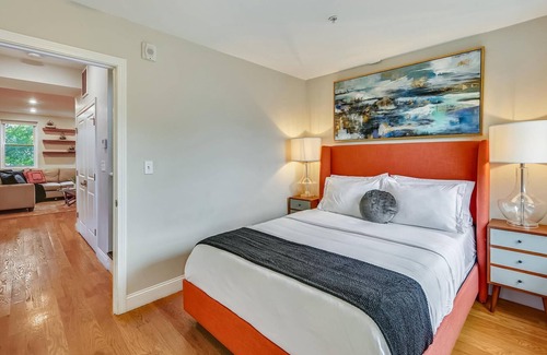 Highland Park House | Tasteful & Timeless Refuge | Near T