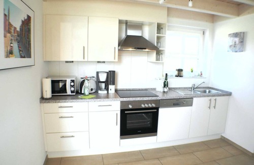 Nordhorn House | Tastefully decorated and fully equipped with garden on the lake