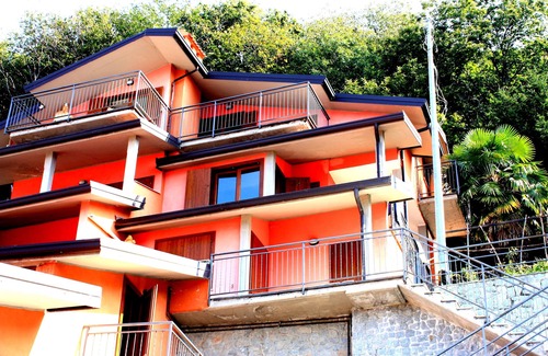 Sarangio Apartment | Tastefully furnished 2-room apartment with balcony and garage