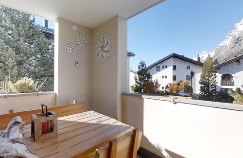 Sils-Maria Apartment | Tastefully renovated 3-room apartment on the first floor, approx.