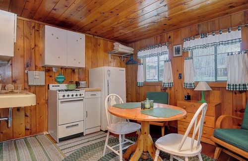 Whitepine Cabin | TATA River Cabin: Buena Vista Cabin- Relax and Unwind