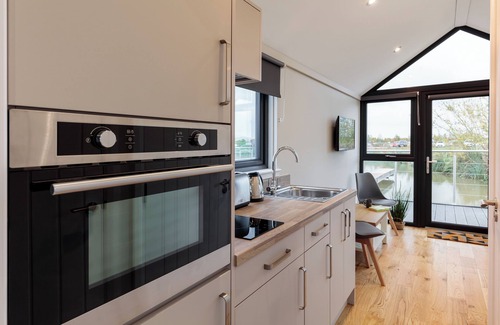 Huxley Apartment | Tattenhall Marina