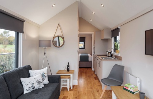 Huxley Apartment | Tattenhall Marina