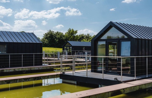 Huxley Apartment | Tattenhall Marina