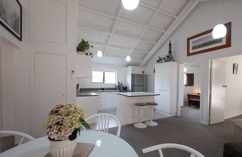 Tawa House | Tawa Retreat - Wellington Holiday Home
