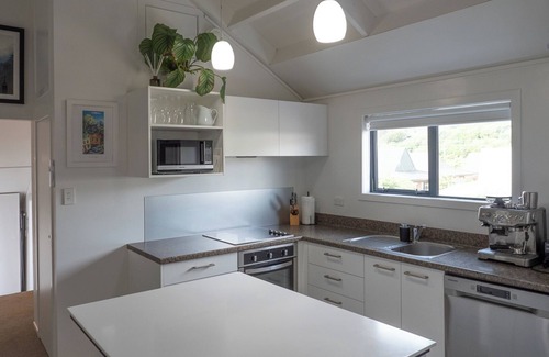 Tawa House | Tawa Retreat - Wellington Holiday Home