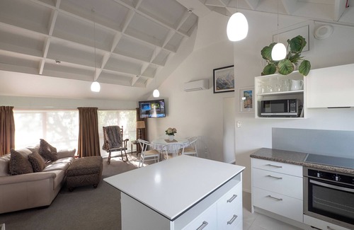Tawa House | Tawa Retreat - Wellington Holiday Home