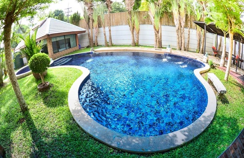 Na Chom Thian Villa | Tawanron villa at the beach