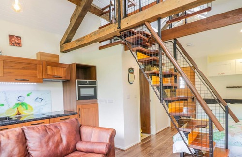Llanfyllin Cottage | TAWNY BARN, romantic, character holiday cottage in Llanfyllin