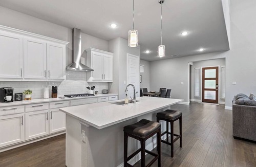 Fairview House | TCH - Spacious 4bd/3.5ba in Fairview with Office