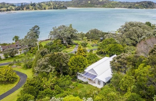 Mahurangi House | Te Kapa Cottage, 3 bedroom.