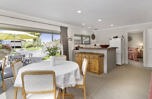 Lake Tarawera Cottage | Te Miro Cottage - Lake Tarawera Cottage