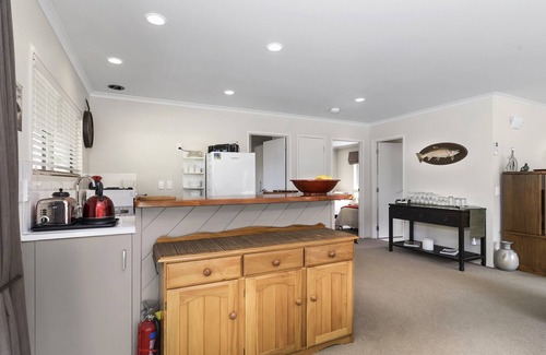 Lake Tarawera Cottage | Te Miro Cottage - Lake Tarawera Cottage