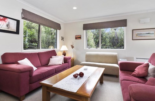 Lake Tarawera House | Te Miro Cottage - Lake Tarawera Cottage