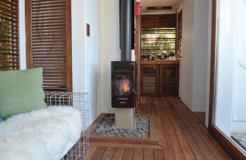 Lake Tarawera House | te Whare -Lake Tarawera tree-top nest