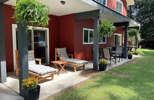 Central Kootenay Apartment | Tea Time Lakeside