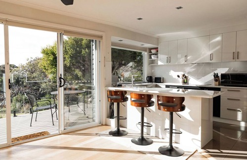 Bicheno House | Tea Tree on Tasman - Central, Serene & Garden-Filled
