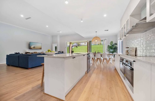 Inverloch House | Tea Tree Retreat Summ