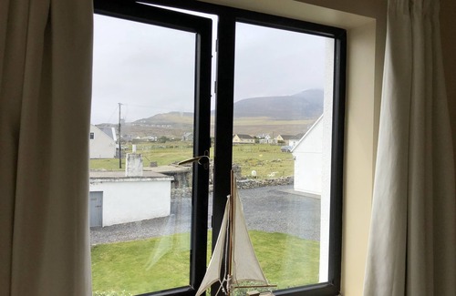 Achill Island House | Teach Cruachán Large-group Holiday Home