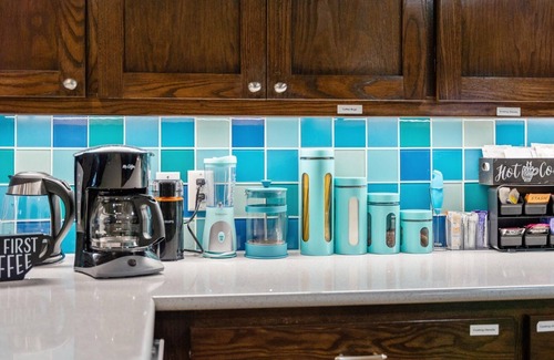 Holly Lake Ranch House | Teal Paradise – 5BR Private Pool Retreat