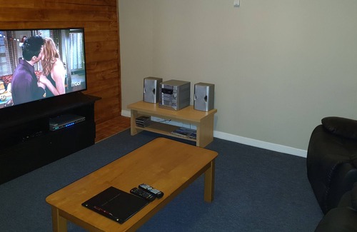Claude Road Bed & Breakfast | Teapot 2 Bedroom Cottage
