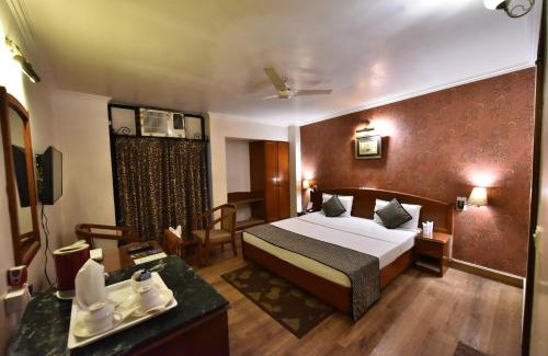 Hazratganj Hotel | Tekareesinn