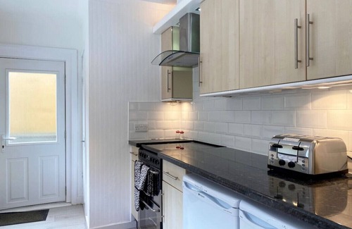 East Kilbride House | Telford House - spacious semi-detached 3 bed house