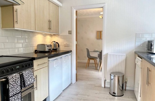 East Kilbride House | Telford House - spacious semi-detached 3 bed house