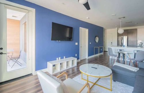 Tempe Apartment | Tempe Comfort 1BD with Pool Gym & Parking!