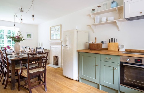 Temple Guiting Cottage | Temple Guiting Cottage - sleeps 10 guests in 5 bedrooms