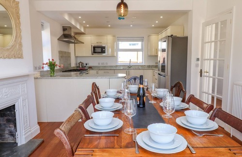 Sidmouth House | TEMPLE HOUSE, pet friendly, luxury holiday cottage in Sidmouth
