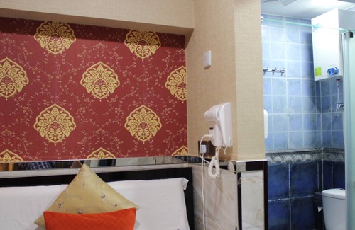 Ferry Point House | Temple street Hotel is a family hotel also good for young solo travelers