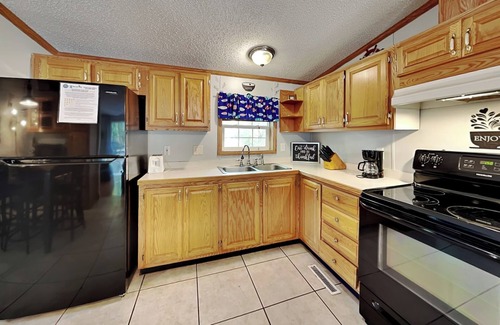 Put-in-Bay House | Ten People Can Enjoy this Big Cottage at the Island Club - 3 BR, 2 BA - IC81