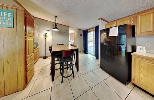 Put-in-Bay House | Ten People Can Enjoy this Big Cottage at the Island Club - 3 BR, 2 BA - IC81