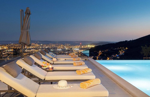 Klis Villa | Tennis, Cinema, Casino - The Mogul Mansion