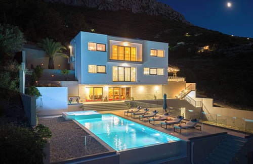 Klis Villa | Tennis, Cinema, Casino - The Mogul Mansion