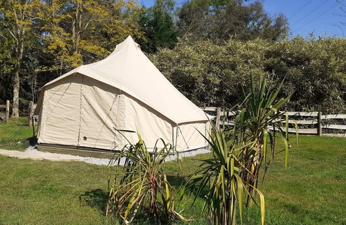Parigne-lʼEveque RV Rental | Tente Glamping de Charme Autentic Jack Bell en Sarthe