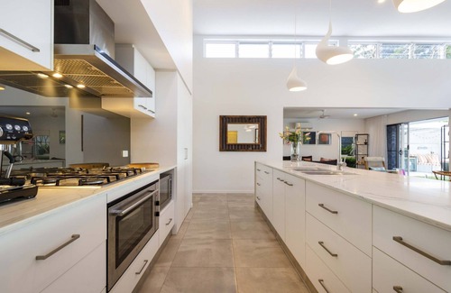 Oak Beach House | Tenterfield Beachfront Luxury 4 Bedroom Holiday Home