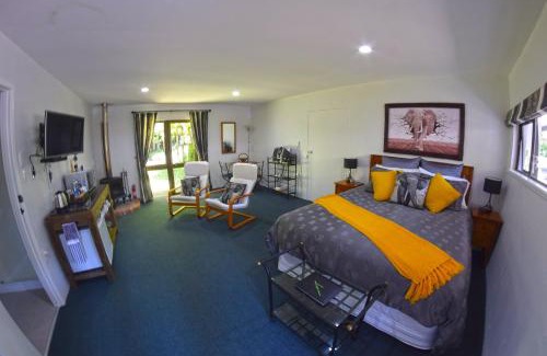 Stratford Cabin | TePopo Gardens Rural Retreat