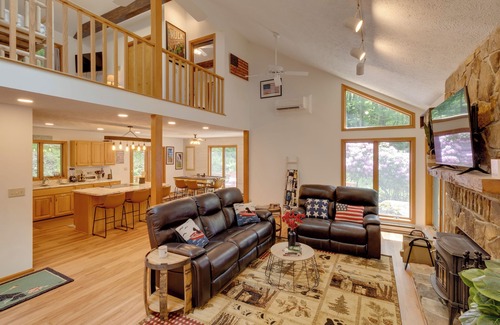 Alpine Lake House | Terra Alta Vacation Rental: Walk to Alpine Lake!