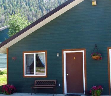West Yellowstone Resort | Terra Nova Cabins