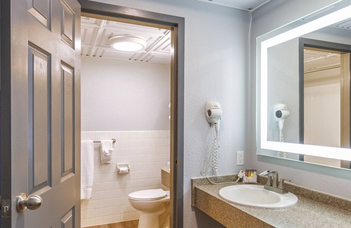 Escanaba Hotel | Terrace Bay Hotel