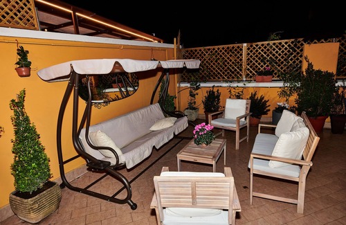 Tuscolano Apartment | Terrace - meospiti penthouse - penthouse with large equipped terrace