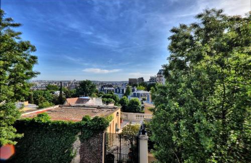 Villa Montmorency Apartment | Terrace one bedroom lacoste