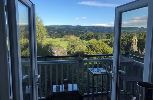 Trefriw Cottage | TERRACE VIEW, family friendly in Llanrwst
