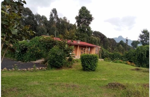 Ruhondo Ski Chalet | Terracotta Kinigi