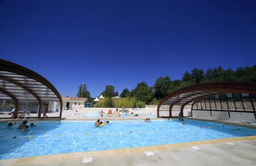 Monclar-de-Quercy Resort | Terres de France - Les Hameaux des Lacs